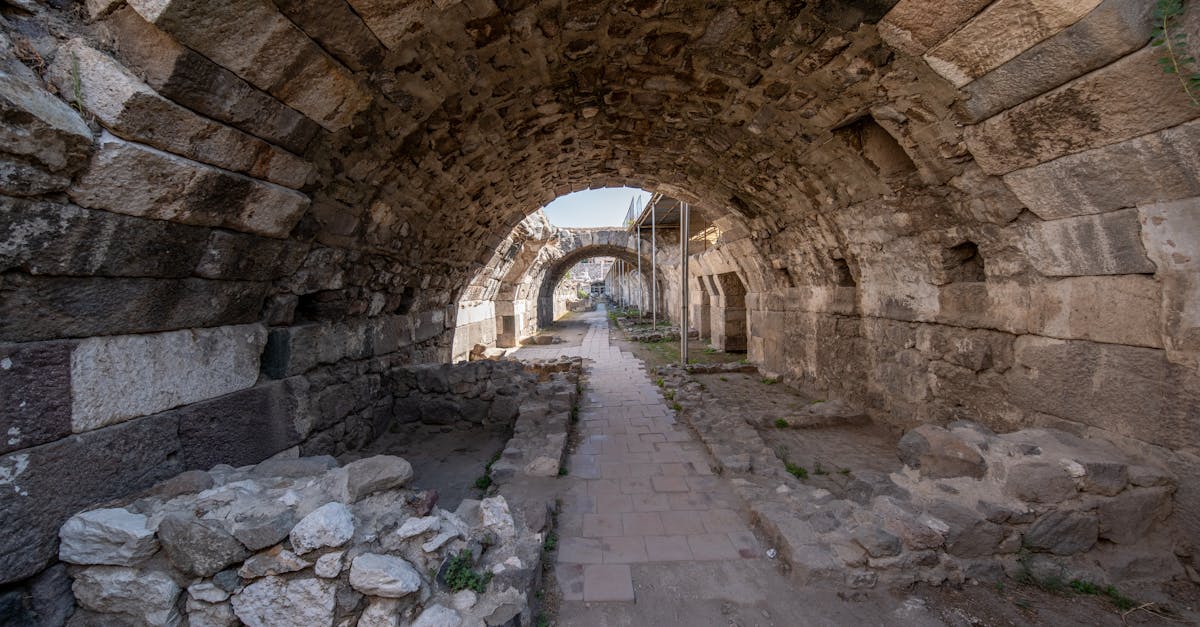 Explore the ancient stone arches of Agora of Smyrna in İzmir, Türkiye, showcasing historical architecture.